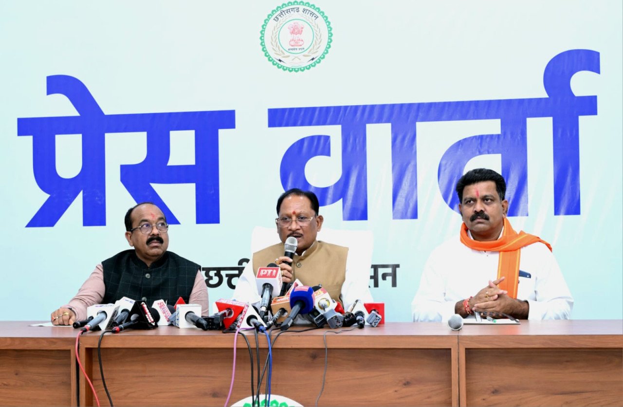 मुख्यमंत्री श्री विष्णु देव साय और उप मुख्यमंत्री श्री अरुण साव ने कैबिनेट की बैठक में लिए गए निर्णयों की जानकारी दी
