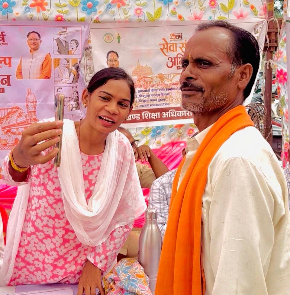 सेवा की कहानी : गांव में ही मिला समाधान, हरिहर का श्रमिक पंजीयन कार्ड हुआ नवीनीकृत