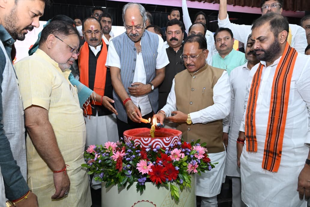 : प्रधानमंत्री श्री नरेंद्र मोदी के जनसेवा के 25 वर्ष देश के विकास और परिवर्तन की प्रेरक यात्रा : मुख्यमंत्री श्री विष्णुदेव साय