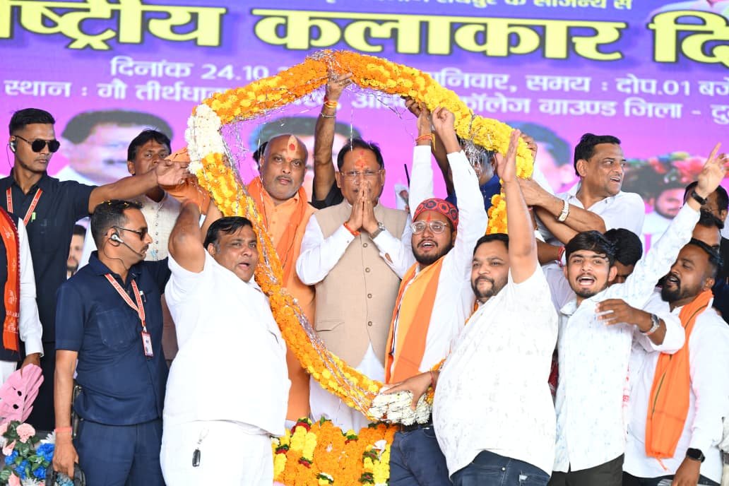 अंतर्राष्ट्रीय कलाकार दिवस पर बानबरद में आयोजित पंडवानी महासम्मेलन में शामिल हुए मुख्यमंत्री श्री विष्णुदेव साय